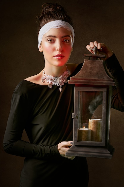 Free photo woman holding lantern lamp