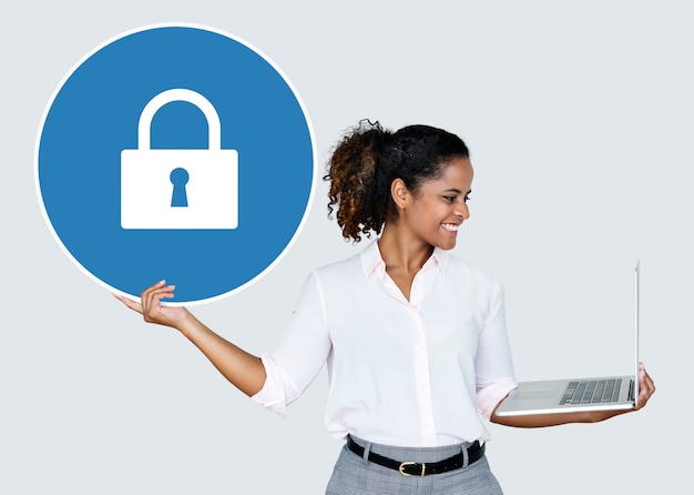 Free photo woman holding a padlock and a laptop