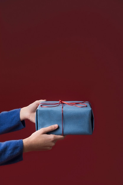 Free photo woman holding a small gift