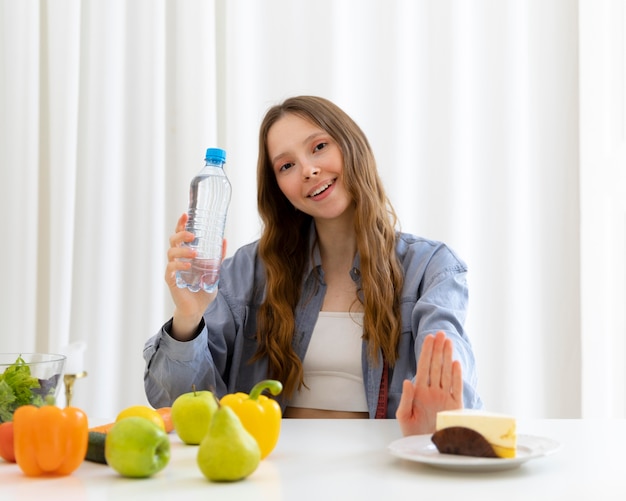 Free photo woman holding water bottle