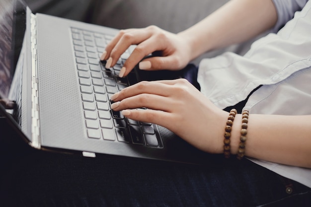 Free photo woman at home with laptop