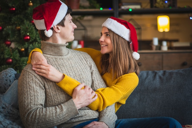 Free photo woman hugging man on couch