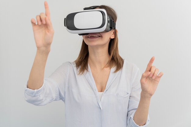 Free photo woman innovating energy in virtual reality style