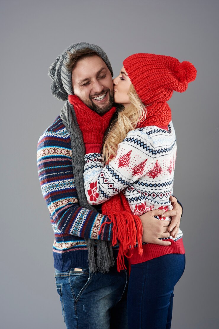 Free Photo woman kissing her boyfriend on the cheek