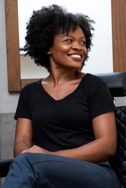 Free photo woman at latino hair salon