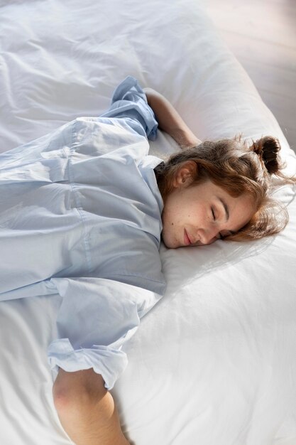 Woman laying in bed medium shot