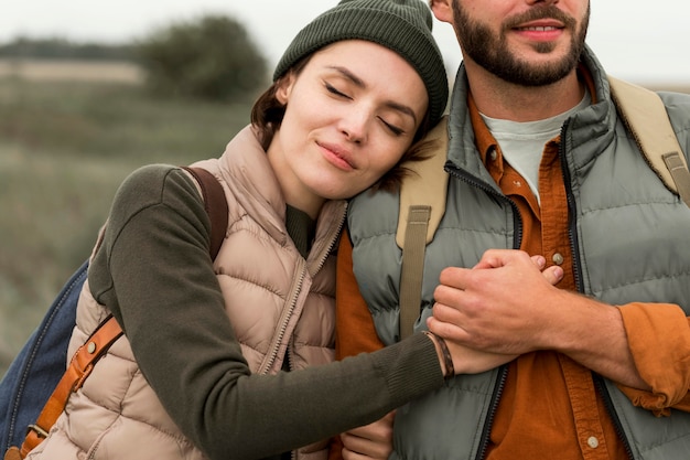 Free photo woman leaning on boyfriend's shoulder in nature