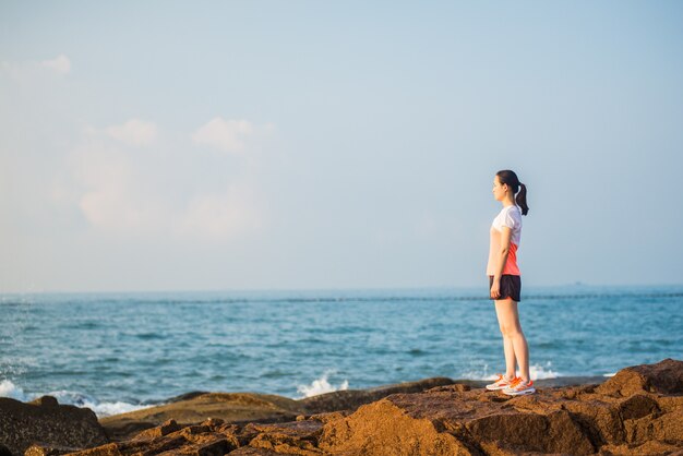 海を見て女