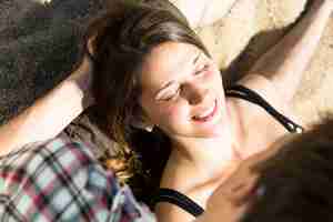 Free photo woman  lying on the lap of a man on the beach