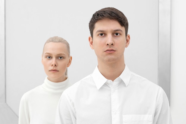 Free photo woman and man wearing white clothes