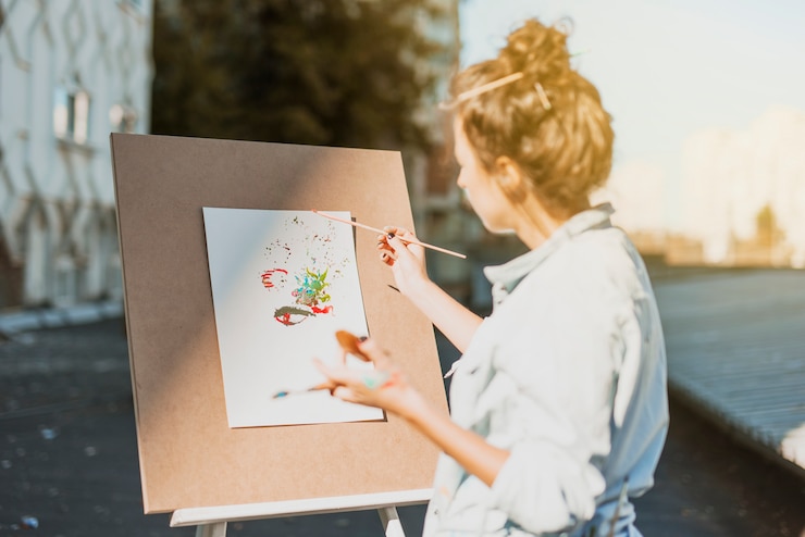 Free Photo woman painting outdoors