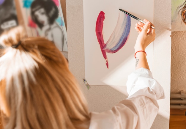 Free photo woman painting with watercolor in studio