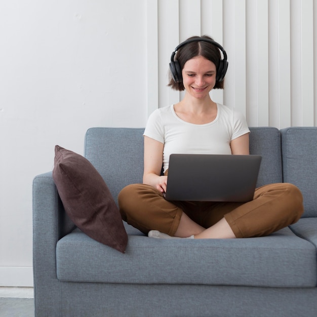 Free photo woman playing a game on her laptop