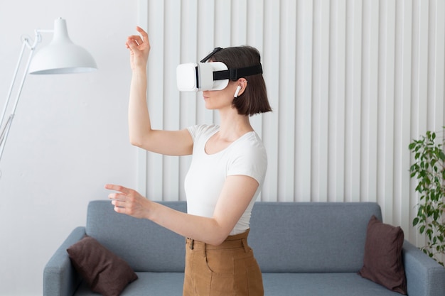 Free photo woman playing a videogame while using vr goggles