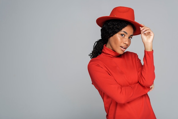 Free photo woman posing with hat and copy space