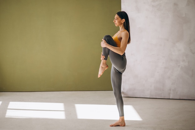 Free photo woman practising yoga