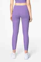 Foto gratuita donna in reggiseno sportivo viola e leggings abbigliamento activewear completo corpo