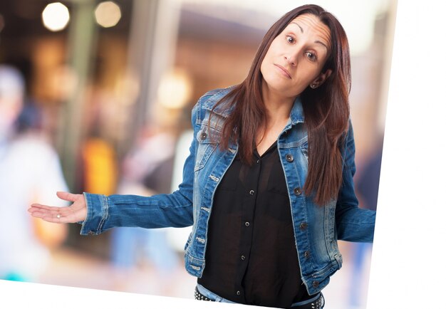 Woman raising her shoulders with face of not knowing