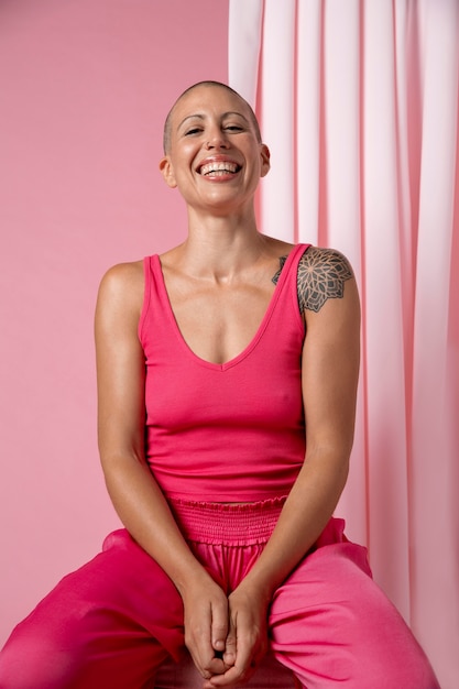 Foto gratuita donna guarita dal cancro al seno