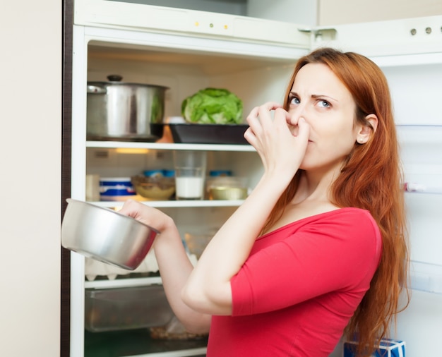 Free photo woman in red holding foul food