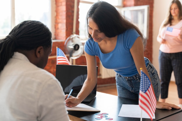 無料写真 アメリカ合衆国で投票するために登録している女性