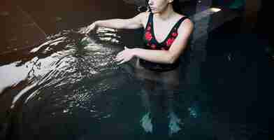 Free photo woman relaxing in spa