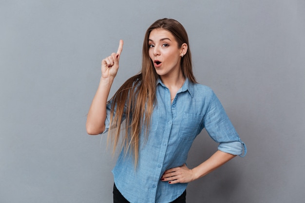 Free photo woman in shirt showing attention sign