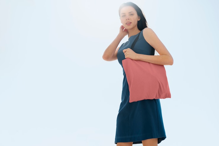 免費 Photo 一位帶著布袋去購物的女人