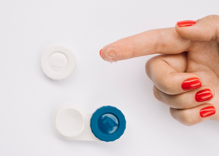 Free Photo woman showing at the camera contact lenses and eyeglasses