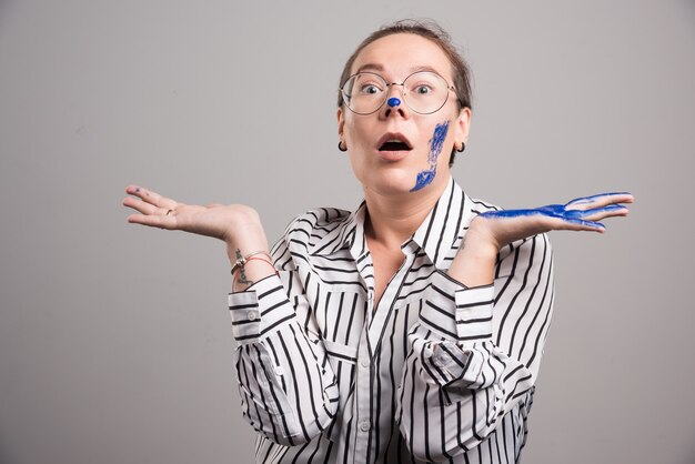 Woman showing her paints hands on gray background