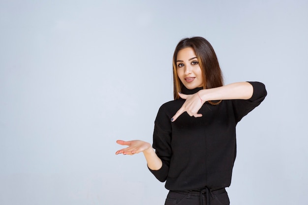 woman showing something in her hand. 