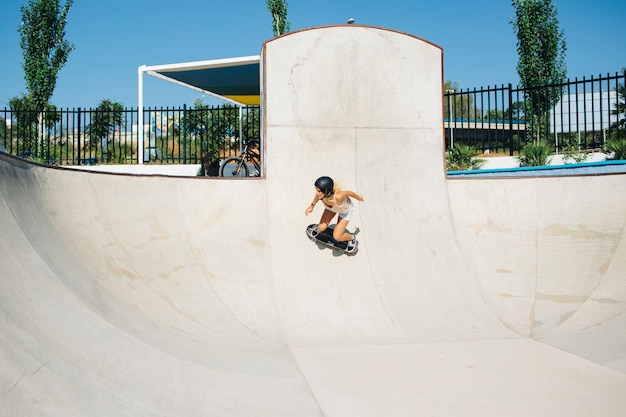 Free photo woman skating with good balance