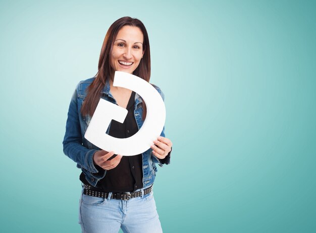 Woman smiling with the letter "g" from the back