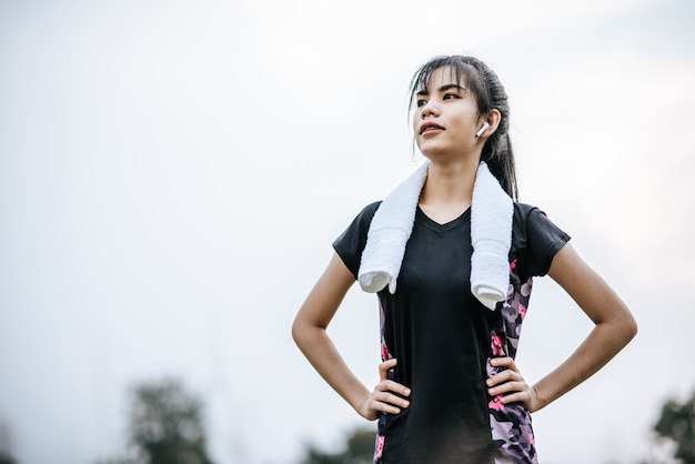 Free photo woman standing relax after exercise.