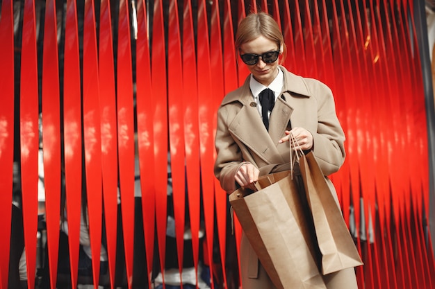 Free photo woman standing with shopping bags