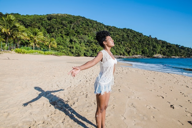 Donna, stretching, braccia, spiaggia