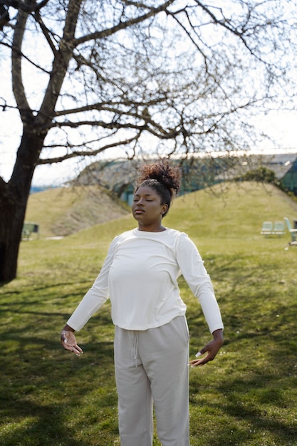 Free photo woman stretching outdoors medium shot