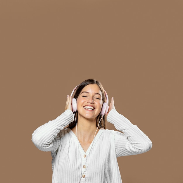 Free photo woman in studio listening to music