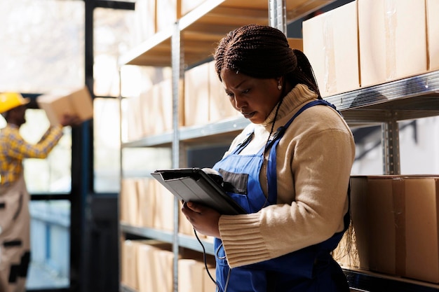 Free photo woman supervising supply using barcode scanner and digital tablet