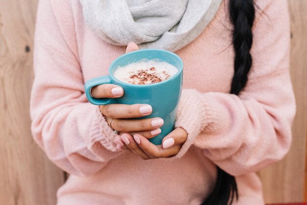 女性、セーター、コーヒー、カップ