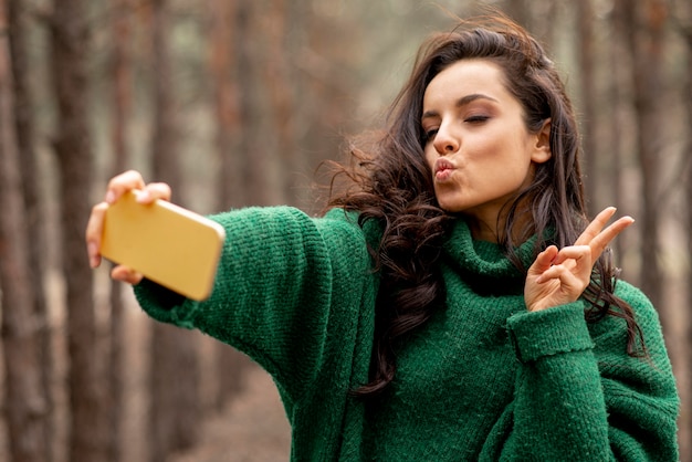 Free photo woman taking selfie