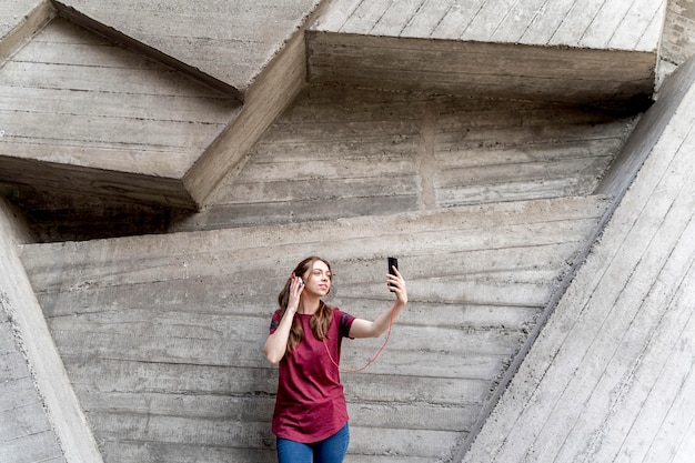 Free photo woman taking selfie