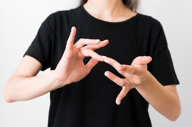 Free photo woman teaching sign language