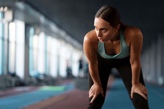 Foto gratuita addestramento femminile per l'atletica