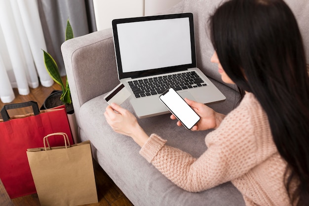 woman using her credit card for a new purchase