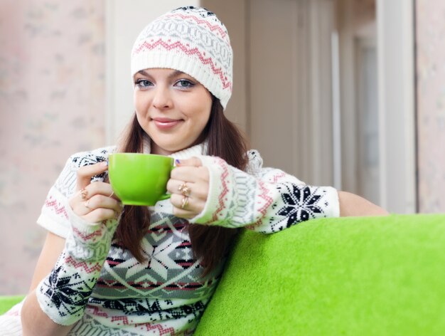 女性は紅茶で暖かくなる