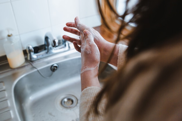 Free photo woman washing her hands with soap- the concept of coronavirus