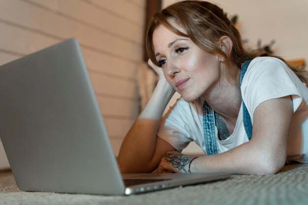 Free photo woman watching a movie at home