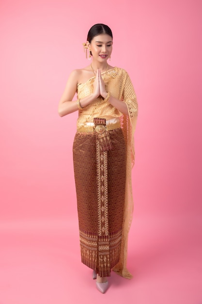 Free photo a woman wearing an ancient thai dress