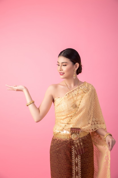 Free photo a woman wearing an ancient thai dress